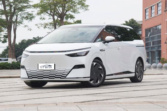 Μεγάλη οικογένεια MPV Xpeng X9 Ηλεκτρικό 702KM NEDC Ultra Long Range 7 θέσεις Ενεργοκίνητο