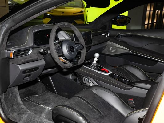 Το Lotus Emira ο τέλειος συνδυασμός απόδοσης και στυλ σε ένα σούπερ αυτοκίνητο 2 2