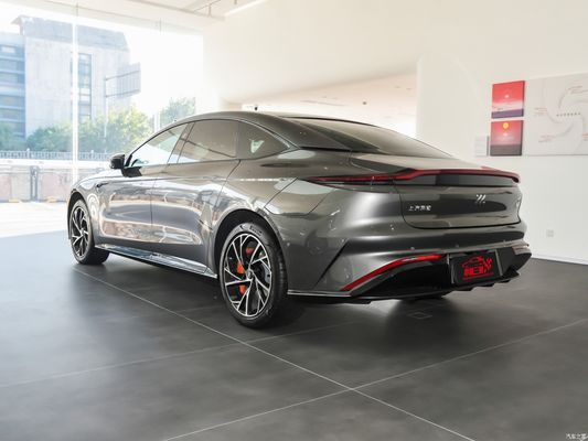 Zhiji IM LS7 Υβριδικό SUV 70kWh Ιδιότητα μπαταρίας 6.5s Επιτάχυνση για ηλεκτρικό όχημα