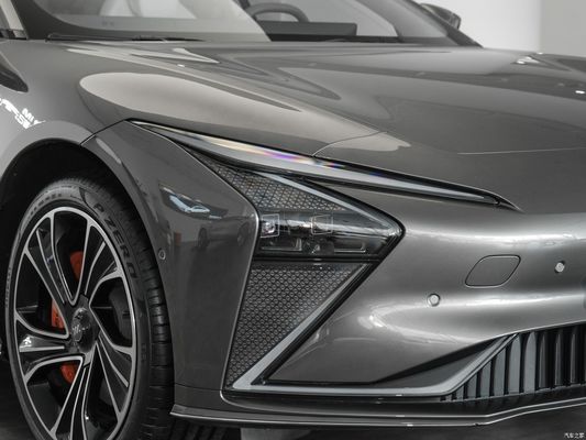 Zhiji IM LS7 Υβριδικό SUV 70kWh Ιδιότητα μπαταρίας 6.5s Επιτάχυνση για ηλεκτρικό όχημα