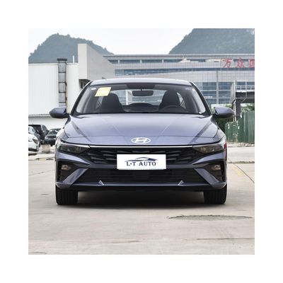 Το Elantra Sedan 4 πόρτες 5 θέσεις με 360° πίσω κάμερα και μέγιστη ροπή Nm 100-200Nm