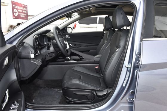Το Elantra Sedan 4 πόρτες 5 θέσεις με 360° πίσω κάμερα και μέγιστη ροπή Nm 100-200Nm