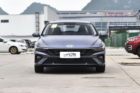 Καύσιμο και κίνηση FWD Hyundai Elantra Μικρό οικογενειακό αυτοκίνητο με πίσω ανάρτηση στροφής