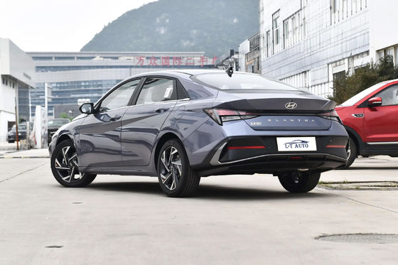 Καύσιμο και κίνηση FWD Hyundai Elantra Μικρό οικογενειακό αυτοκίνητο με πίσω ανάρτηση στροφής