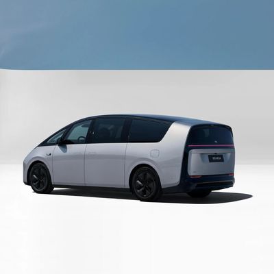 Το Lixiang Mega 7 θέσεων MPV 4WD καθαρό ηλεκτρικό αυτοκίνητο με 400kW μέγιστη ισχύ 5350x1965x1850