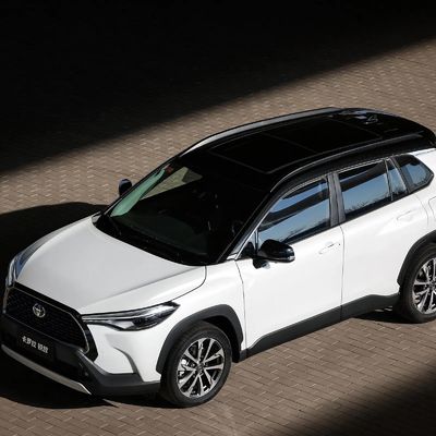 4460x1825x1620 Βενζίνη Toyota Corolla Cross 2.0L Βενζίνη SUV 4 πόρτες 5 θέσεις για το σπίτι