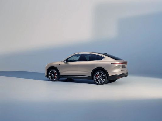 Το NIO EC7 Long Range EV SUV με διάσταση μεταξύ των τροχών 2960 mm και δομή αμαξώματος 5 θυρών 5 θέσεων