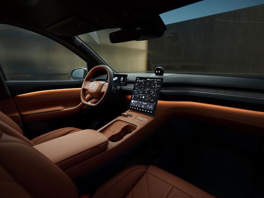 Το NIO EC7 Long Range EV SUV με διάσταση μεταξύ των τροχών 2960 mm και δομή αμαξώματος 5 θυρών 5 θέσεων