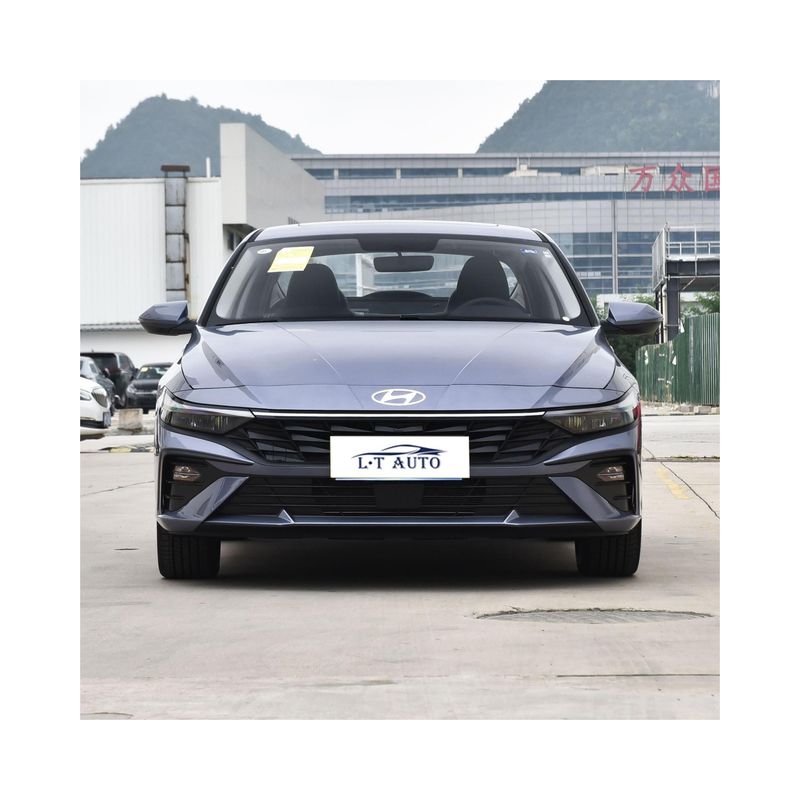 Το Elantra Sedan 4 πόρτες 5 θέσεις με 360° πίσω κάμερα και μέγιστη ροπή Nm 100-200Nm